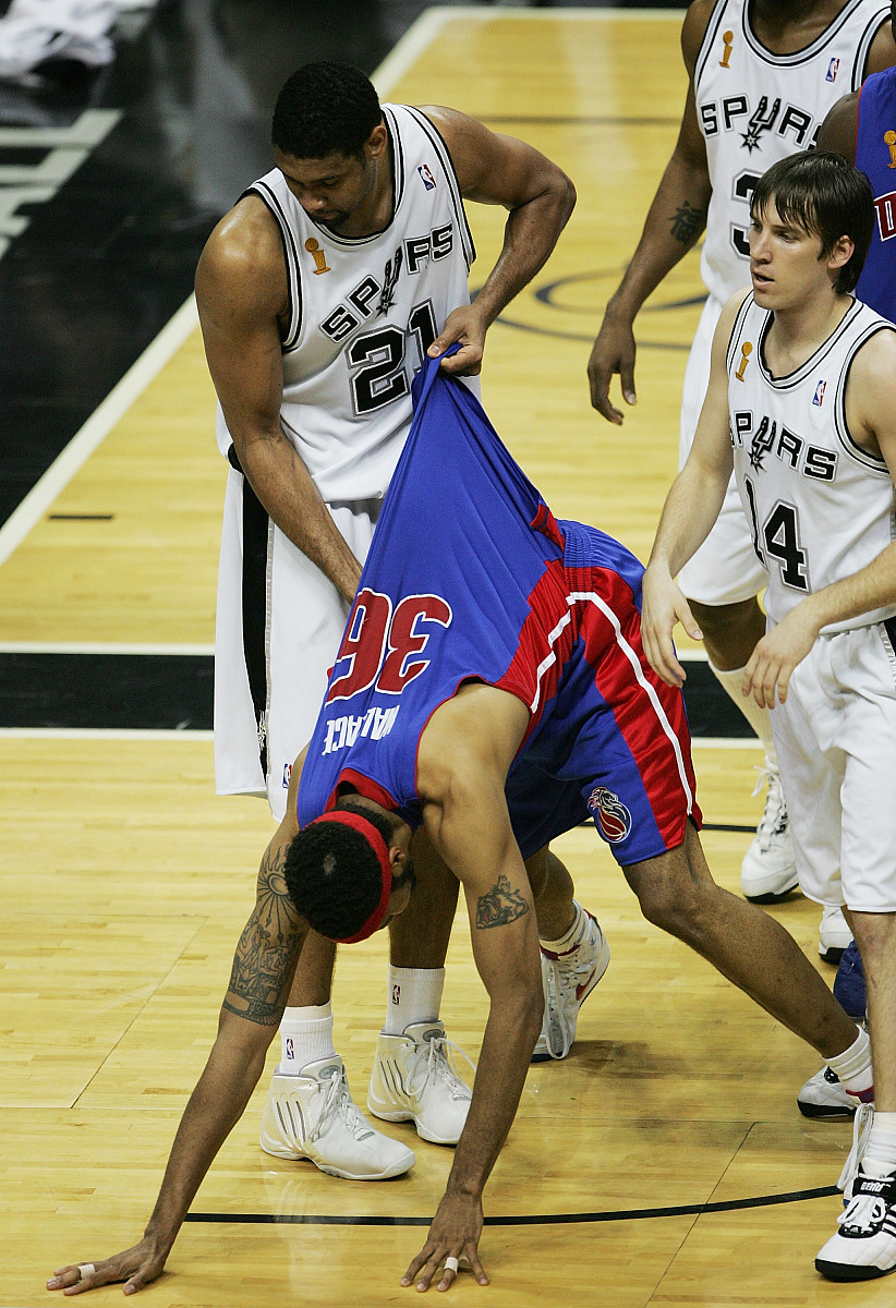 关于转折点尼斯强势反弹，NBA常规赛赛前攻防权衡，气氛紧张，训练强度明显提升的信息-爱游戏在线