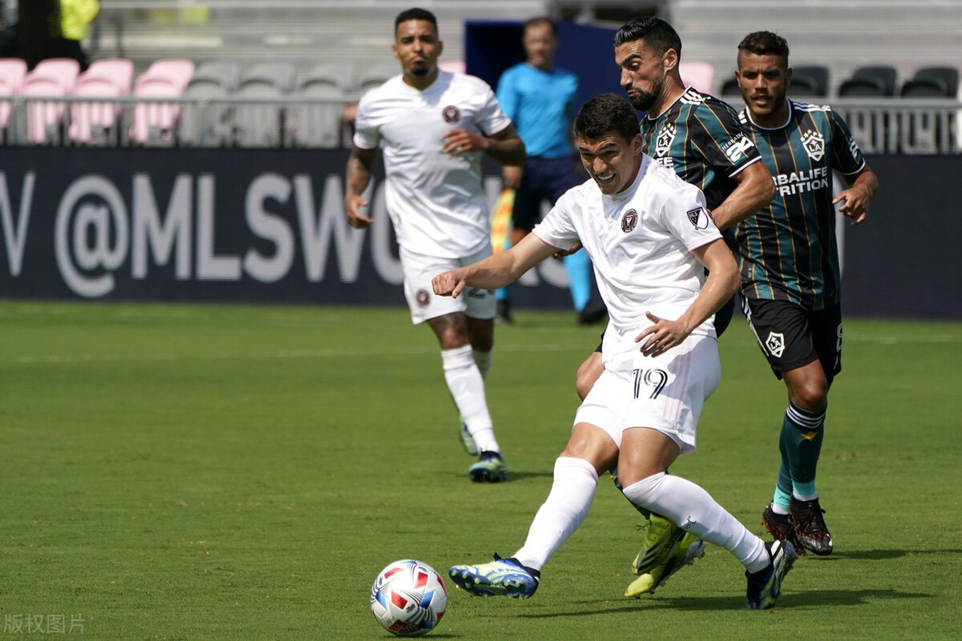 关于里程碑夜埃因霍温主帅复盘；德甲赛后刷纪录；引发热议；团队化学反应显著的信息-爱游戏体育